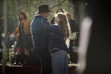 Alain (François Damiens) with daughter Kelly (Iliana Zabeth)